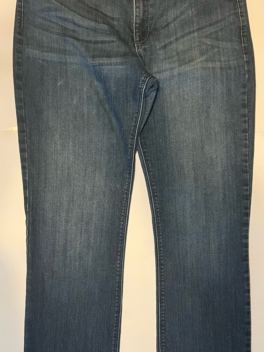 Classic Straight-Leg Women's Jeans in Medium Blue